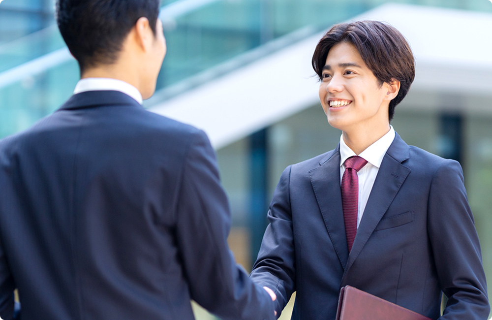 握手している写真
