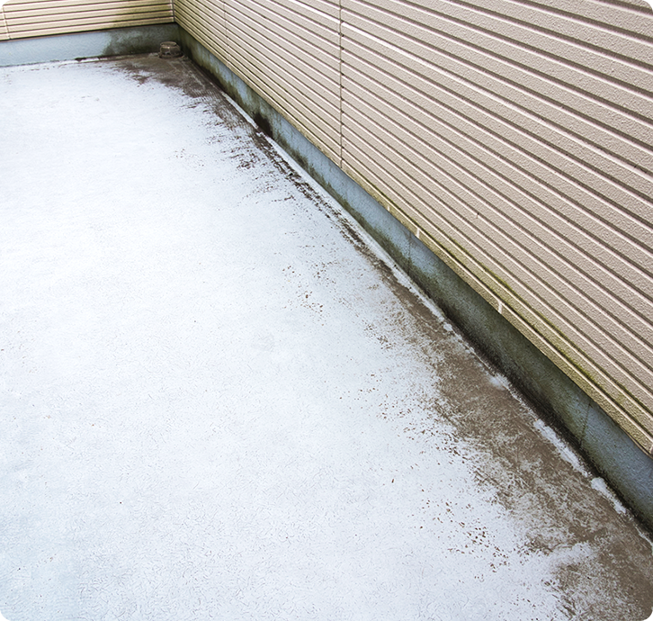 ベランダ床の塗装ひび割れ